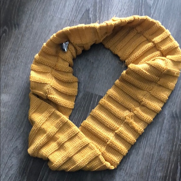Volcom Infinity Scarf - Picture 4 of 4